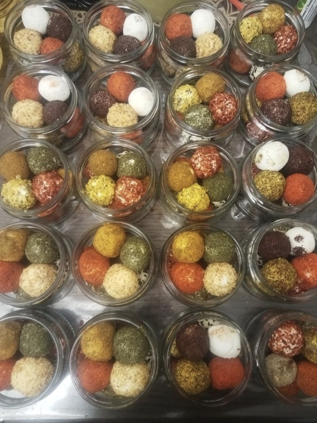 Шеврики в масле со специями. Творожный сыр с чесноком и гималайской солью